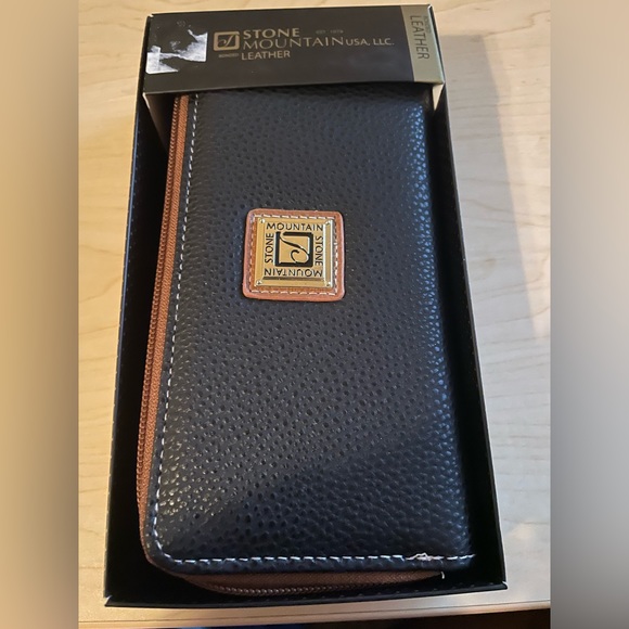 Brand New! Stone Mountain leather wallet - Picture 1 of 5